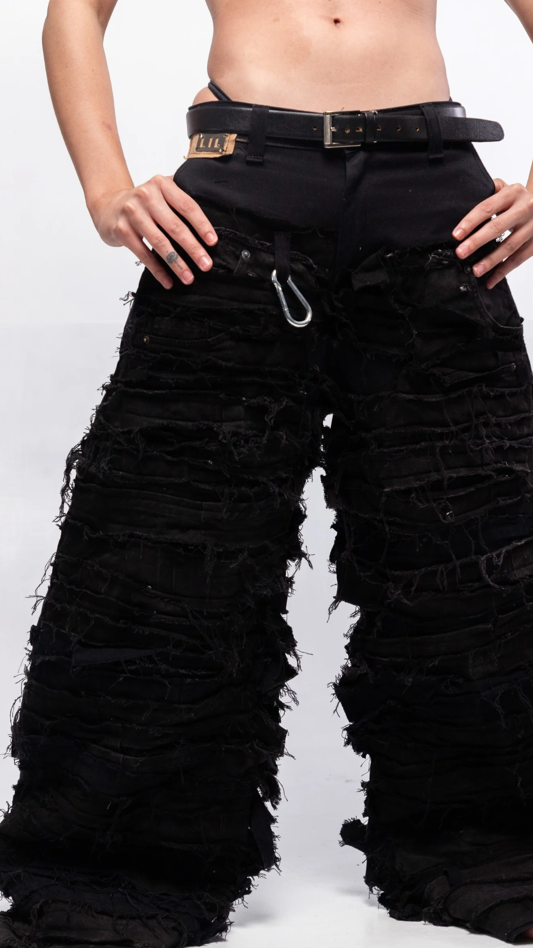 DESTROYED PANTS (BLACK)