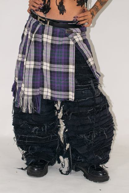 DESTROYED BLACK PANTS
